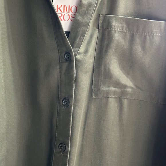 Knox Rose NWT women's size XL army green long sleeve button front v neck top - Picture 2 of 9